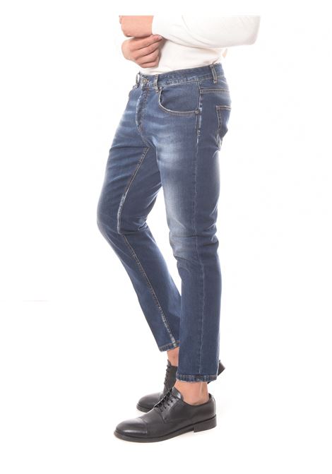 
                      
                        Jeans Lavaggio Scuro
                      
                    