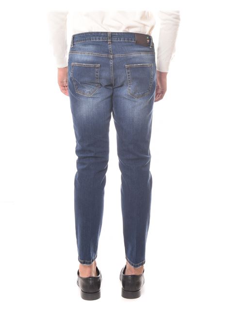 
                      
                        Jeans Lavaggio Scuro
                      
                    
