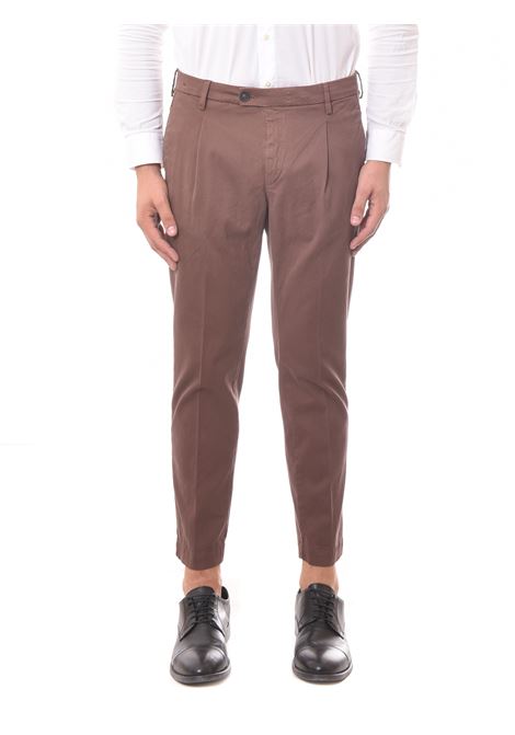 Pantalone Cacao Capri Con Pence In Cotone